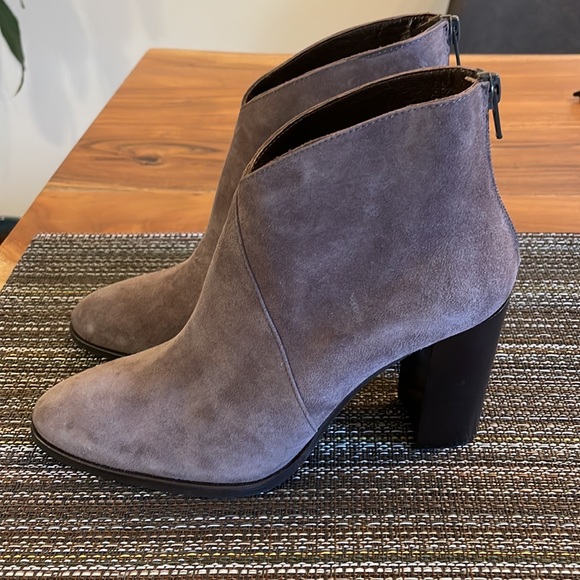 Fabulous original suede Hotic ankle boots (European brand) size 37, mink color - Picture 2 of 5